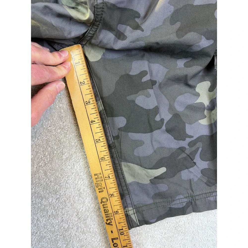 Lee Cargo Shorts Mens 30x10 Green Camo Extreme Motion Performance 102187026 NEW - Picture 6 of 6